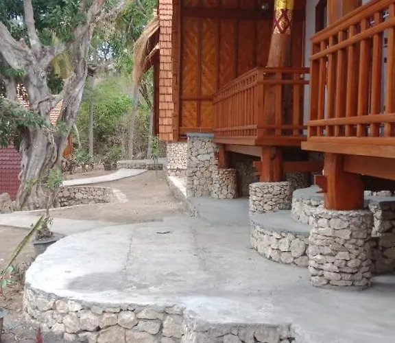 Sari Garden Bungalow ロッジ ヌサペニダ