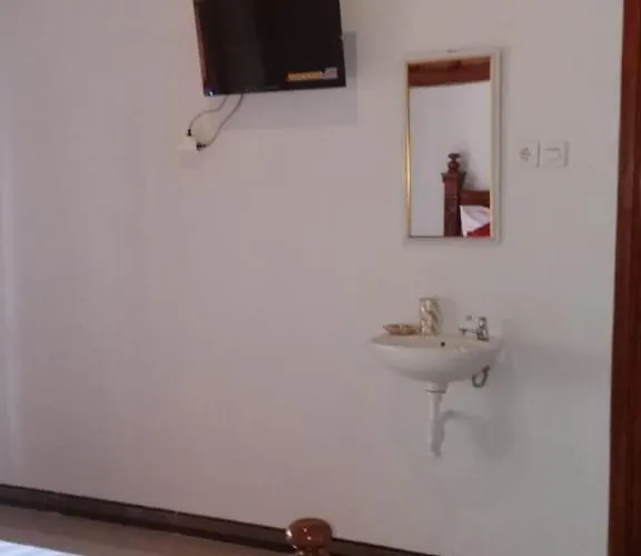 Sari Garden Bungalow *